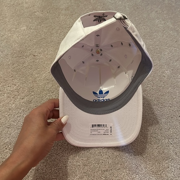 NWT!! Adidas Women’s Cap 🧢 - Picture 4 of 5